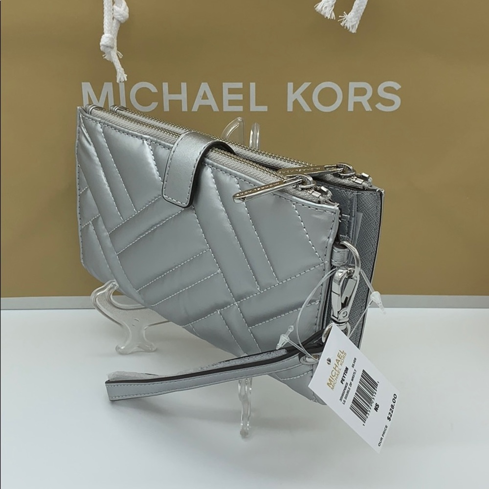 MICHAEL KORS PEYTON LG DOUBLE ZIP WRISTLET SILVER - Picture 11 of 16